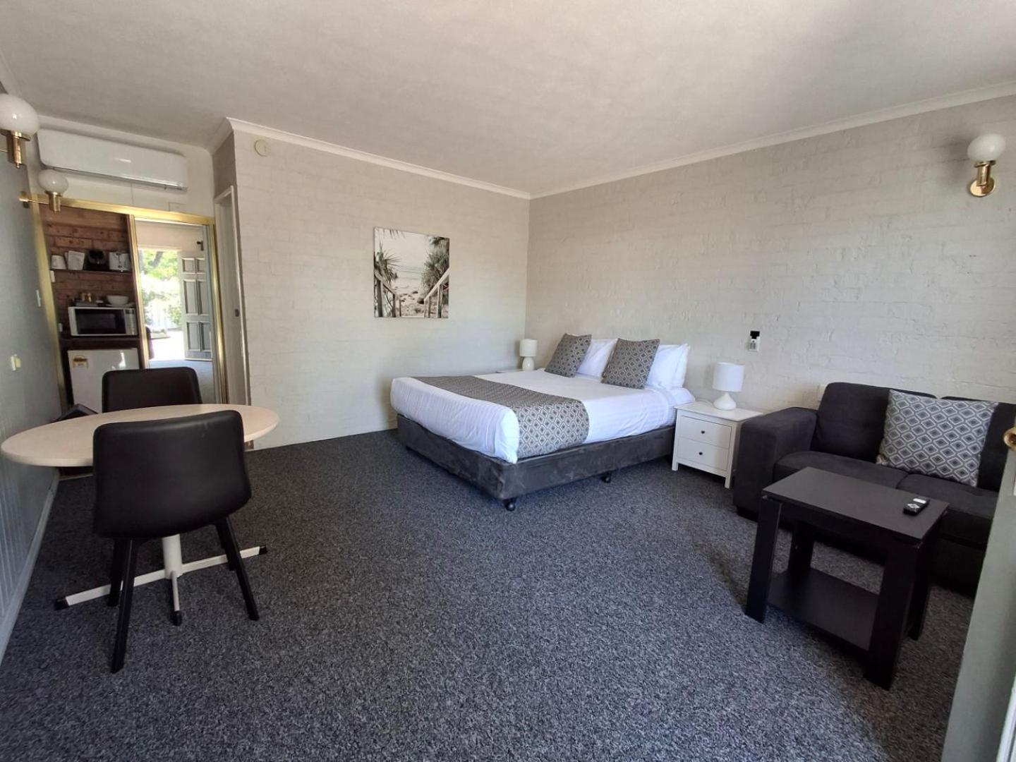 Blue Diamond Motor Inn Dubbo Bagian luar foto